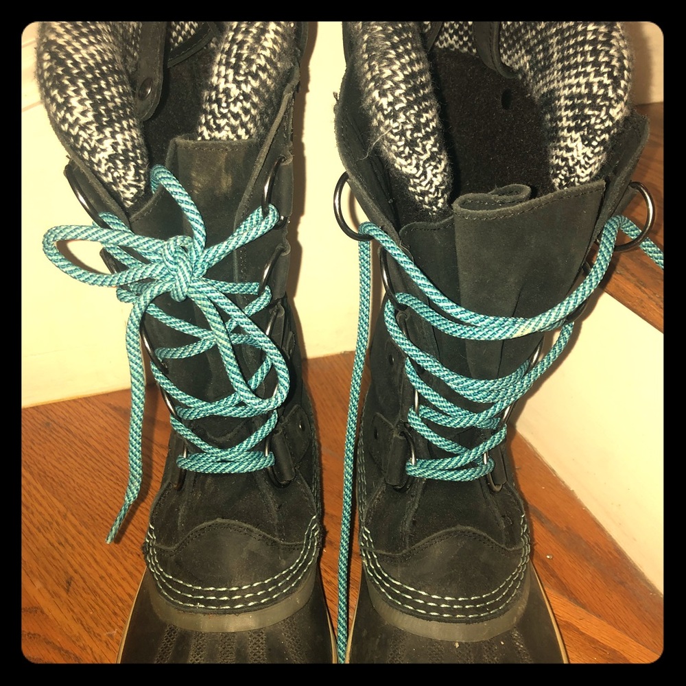 Size 8.5 Sorel boots!  Worn less than 5 times.